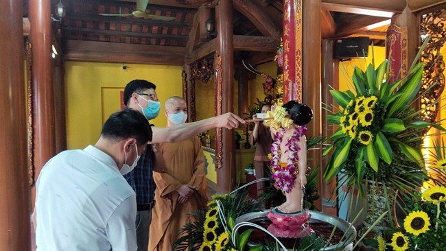 Leaders of agencies congratulate on Buddha's birthday to Tieu Dao pagoda